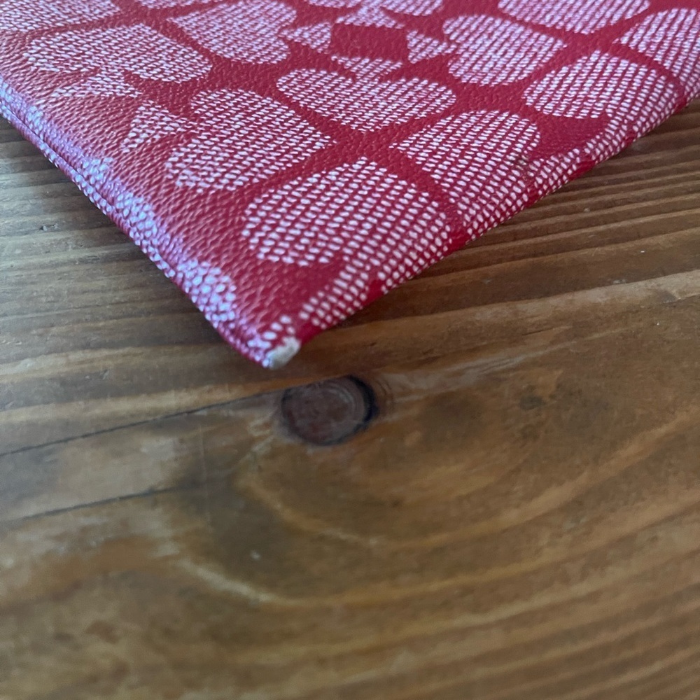 Kate Spade Red Heart Design Tablet sleeve - Picture 5 of 6